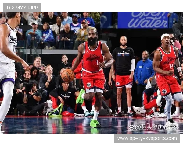 _快船队在主场大胜，士气高涨_，快船主场叫啥