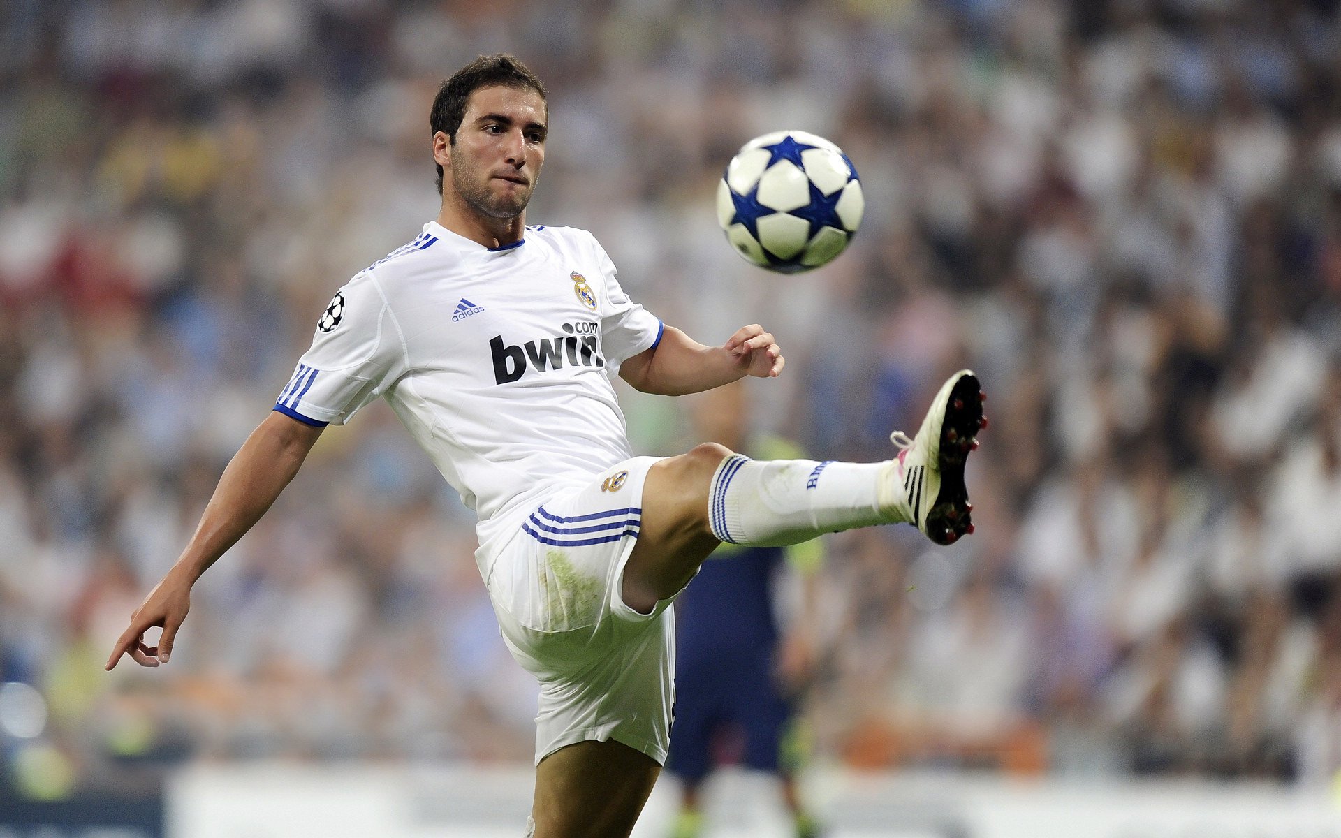 《王者荣耀》年度世界联赛,顶尖战队激烈角逐,冠军花落谁家?