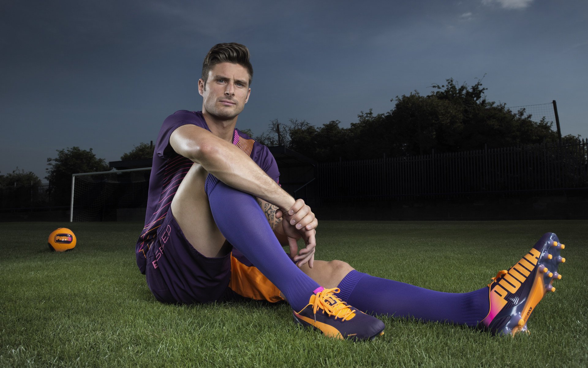 国际足球界联合推动全民参赛运动，提升运动普及率，国际足球联合会竞赛规则